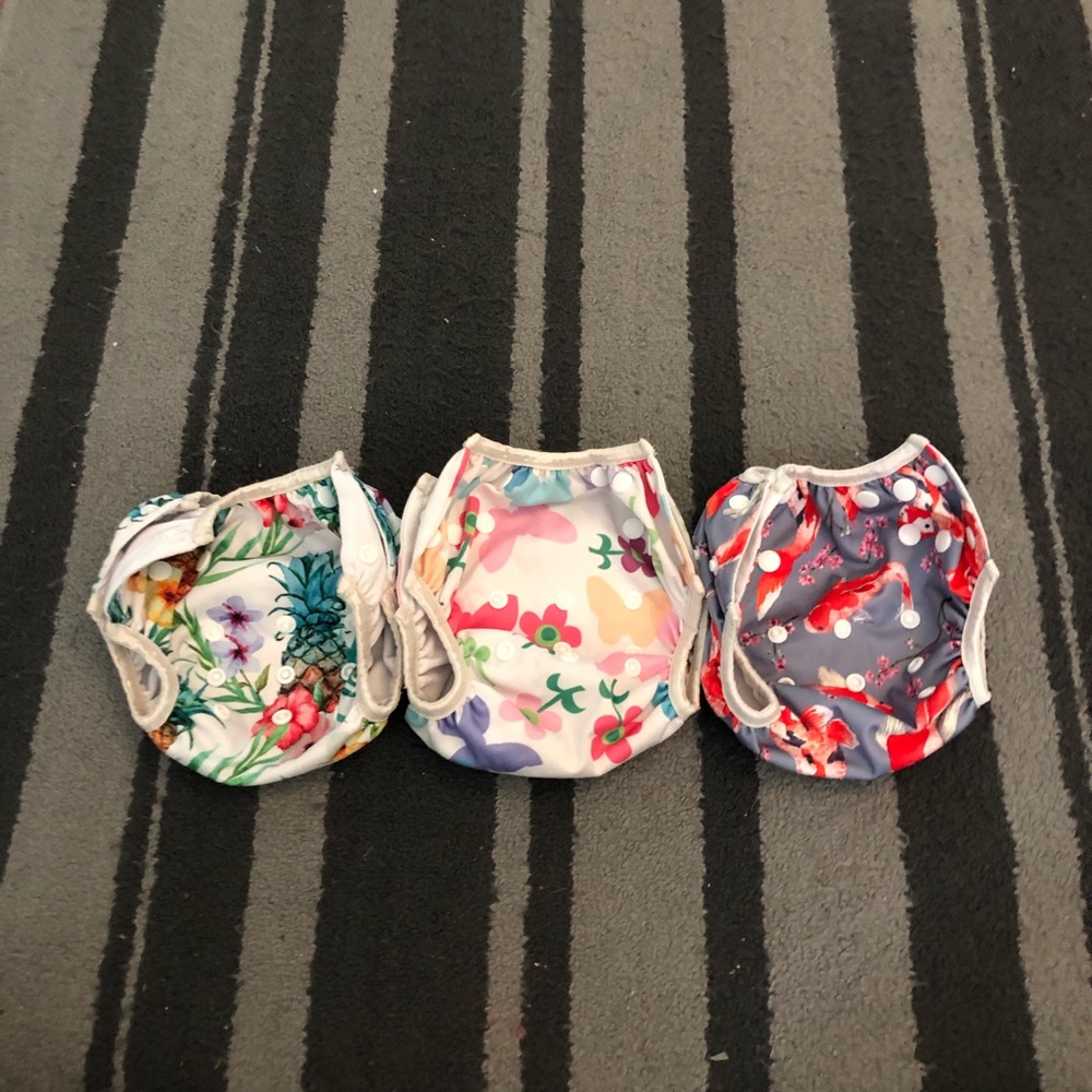 Reusable swimming diapers